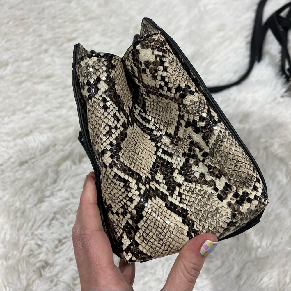 Tutilo New York Black w/Snake Skin Print Shoulder Crossbody Faux Leather Bag - Picture 4 of 15
